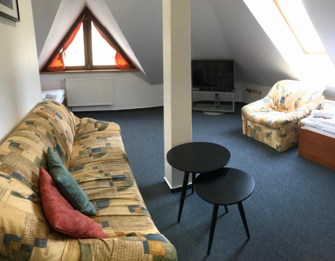 Rakovník Rozmaryn Rooms & Apartments المظهر الخارجي الصورة