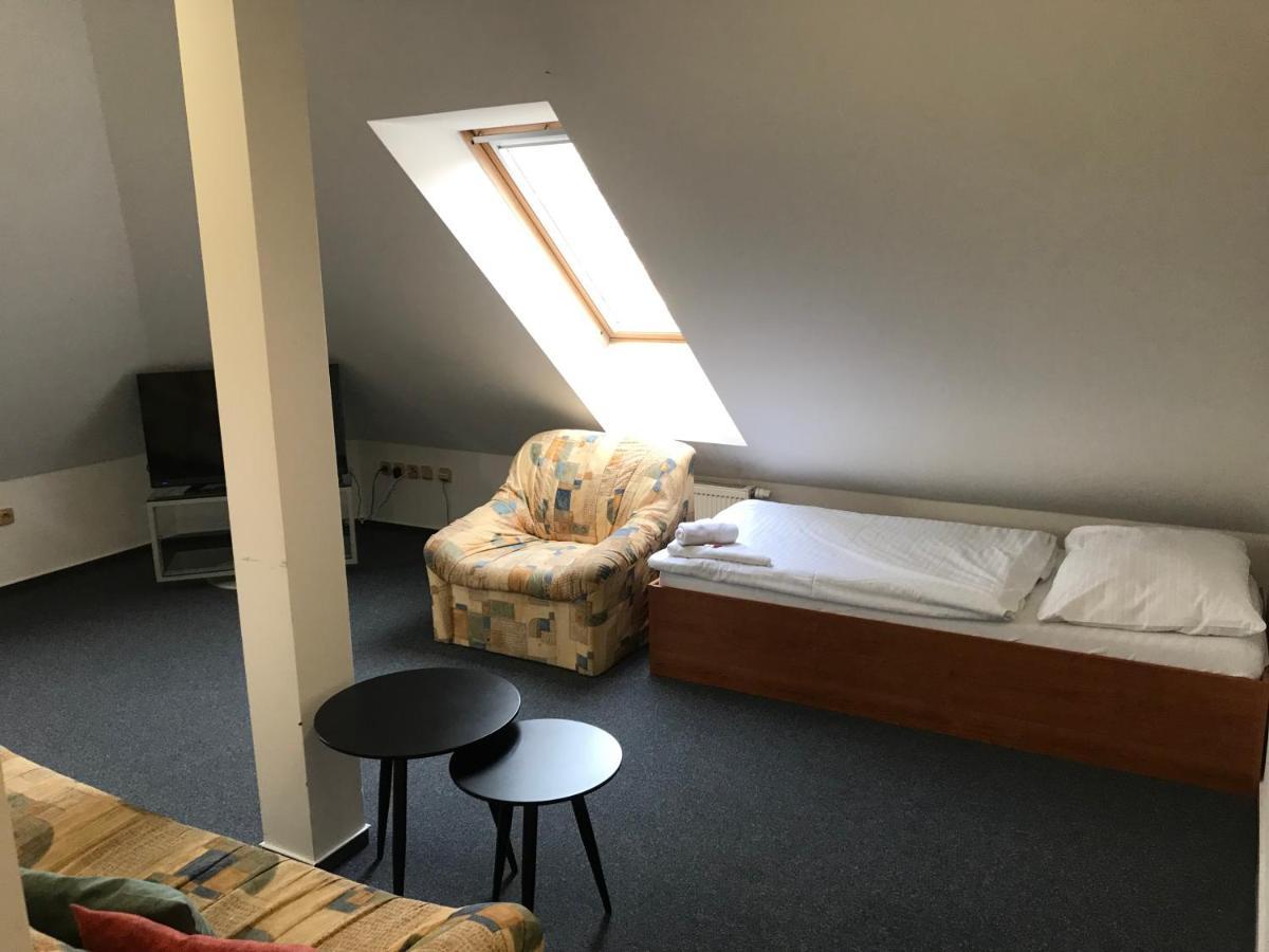 Rakovník Rozmaryn Rooms & Apartments المظهر الخارجي الصورة